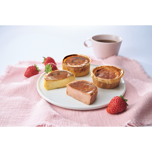 みれい菓　苺とプレーンのバスクチーズケーキセットのサムネイル画像2