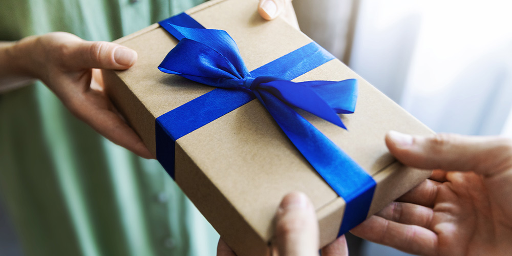 内祝いはいつまでに贈る？お祝いのお返しに適したタイミングと基本マナー